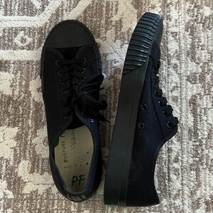 ❗️💲CLOSEOUT SALE: $5 💲❗️- P.F. Flyers Black Sneakers